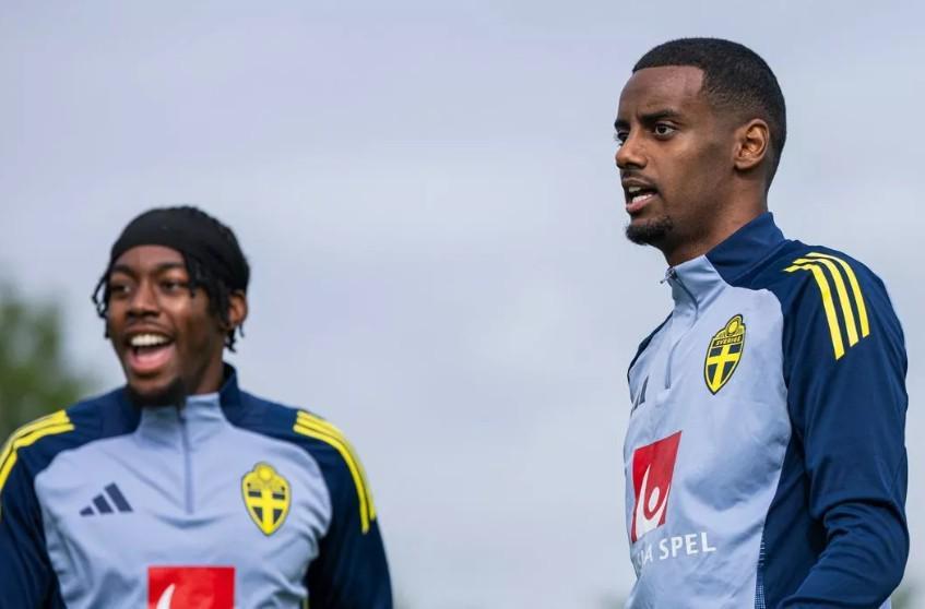 百家乐-瑞典主帅：伊萨克没参加正常的季前赛，立刻让他首发风险太大