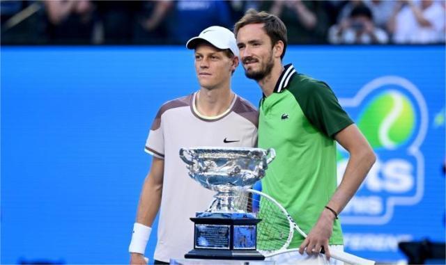 1706538636859018563.jpg 辛纳.jpg