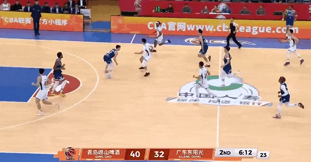 百家乐官网-崔永熙一条龙试图隔扣米奇被封盖，后者砍下23分6篮板2抢断3盖帽